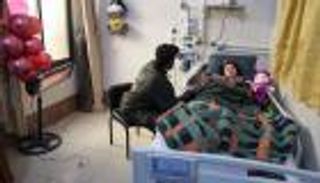 مهددة ببتر ساقيها.. نقل "شام" السورية للعلاج في تركيا