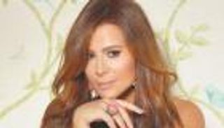 كارول سماحة تدشن "الألبوم الذهبي" بأغنية "ستنتهي الحرب" (فيديو)