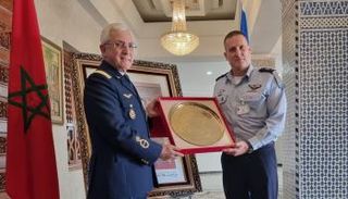 قائد سلاح الجو الإسرائيلي مع مفش القوات الملكية الجوية المغربية