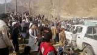 11 قتيلا بسقوط مروّع لسيارة من أعلى جبل في حجة اليمنية