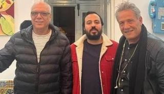 فتحي الهداوي ومحمد السياري يتوسطهما المخرج ربيع التكالي