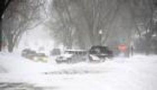 عاصفة شتوية عنيفة تقطع الكهرباء عن مليون أمريكي