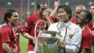 في عيد ميلاده.. بارك جي سونج "نمر آسيا" صائد البطولات الأوروبية