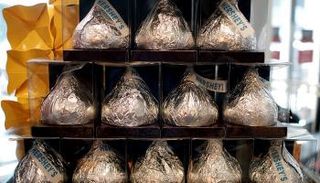 أسعار الكاكاو تهدد مزاج عشاق الشيكولاتة عالمياً