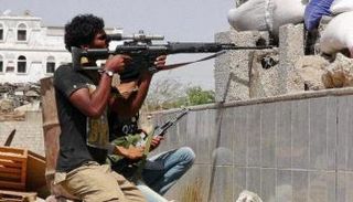 مقتل مدني وزوجته برصاص قناص حوثي- أرشيفية