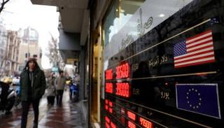 الريال الإيراني لأدنى مستوى أمام الدولار