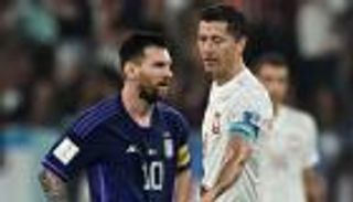 ميسي ولابورتا وليفاندوفسكي.. حفل جوائز الفيفا يشعل حرب برشلونة