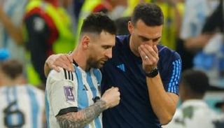 سكالوني وميسي 