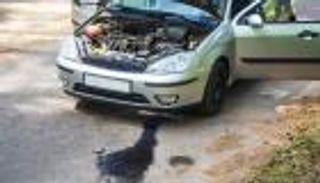 أسباب تسرب الزيت تحت السيارة وكيفية إصلاحه