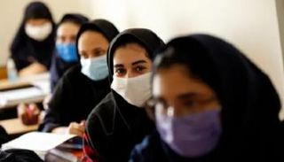 طالبات إيرانيات في أحد الفصول الدراسية - الغارديان