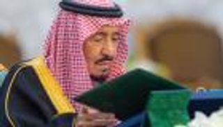 بالصور.. الملك سلمان يترأس جلسة "الوزراء السعودي"