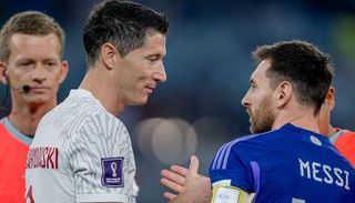 روبرت ليفاندوفسكي وليونيل ميسي