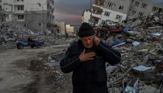 آثار الزلزال المدمر في تركيا