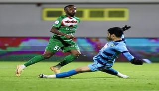 من مباراة شباب الأهلي مع اتحاد كلباء في الدوري الإماراتي