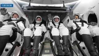 سلطان النيادي وأعضاء مهمة 