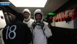 رائد الفضاء الإماراتي سلطان النيادي من موقع إطلاق مهمة 