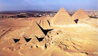 أهرامات الجيزة في مصر