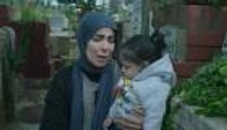 كريم العدل يدافع عن منى زكي: مش كل المحجبات قمرات