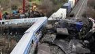 قطار الموت في اليونان.. "كان كابوسا.. جثث متفحمة وأطراف مبتورة"