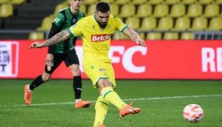 ديلور لحظة تنفيذ ركلة جزاء