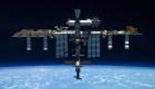 سلطان النيادي يصل محطة الفضاء الدولية