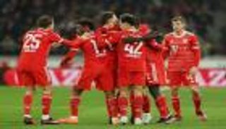 لقطة طريفة.. جمهور بايرن ميونخ يثير ذعر لاعبه في مباراة تاريخية (صورة)