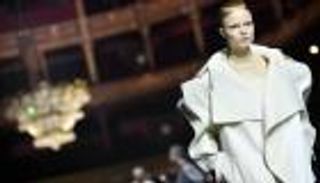 أسبوع باريس للموضة.. "Issey Miyake" ترسم هوية جديدة للأنوثة (صور)