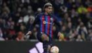 هل يغيب أراوخو عن كلاسيكو برشلونة وريال مدريد بعد طرده ضد فالنسيا؟