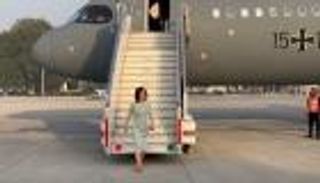 "لا أحد هناك".. وزيرة خارجية ألمانيا تهبط من طائرتها ولا تجد مستقبلين