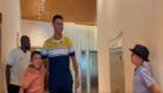 "اعتقدت أنه حلم".. ماذا قال الطفل السوري بعد مقابلة كريستيانو رونالدو؟