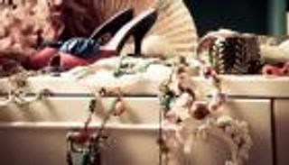 "إكسسوارات" صيف 2023.. ألوان زاهية تمنح المرأة إطلالة لافتة