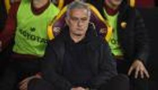 الورقة والقلم أهم.. تفاعل صادم من مورينيو بهدف إسقاط يوفنتوس (فيديو)