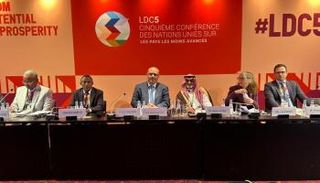 الوزير اليمني خلال المشاركة