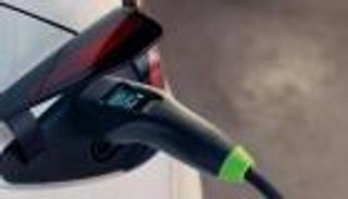 لمالكي السيارات الكهربائية.. شاحن يناسب كافة الأنواع