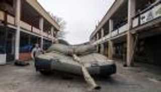 أسلحة قابلة للنفخ.. أفخاخ خادعة في الحرب الأوكرانية (صور)