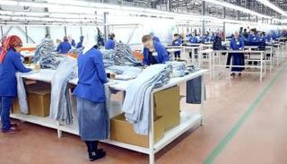 النساء يجنين ثلث دخل الرجال في الدول الفقيرة