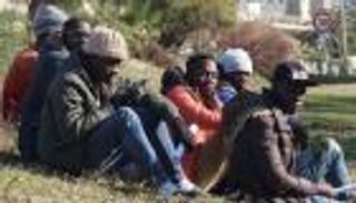 أزمة المهاجرين في تونس.. جدل بين الانتقادات والإجراءات