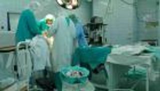 متلازمة روبانزل.. أطباء يستخرجون كرة شعر كبيرة من معدة طفلة