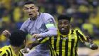 قبل كلاسيكو الاتحاد والنصر.. الأمن يطرد مشجعا بسبب الطرف الثالث