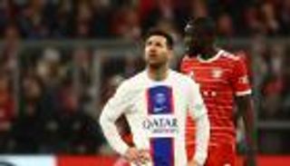 في موسم الغياب.. ميسي يفشل في ملامسة عرش رونالدو الأوروبي