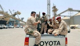 مسلحون حوثيون في ميناء الحديدة - أرشيفية