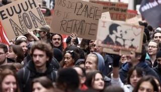 خلال تظاهرة في باريس ضد إصلاح نظام التقاعد 