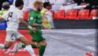 ريمونتادا مثيرة.. شباب الأهلي يفاجئ الجزيرة ويطير بصدارة الدوري الإماراتي