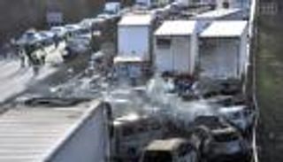 عاصفة ترابية في المجر.. قتيل و39 مصابا وتصادم 42 سيارة