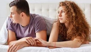 غياب الاهتمام والتفاعل مؤشر على تراجع الحب