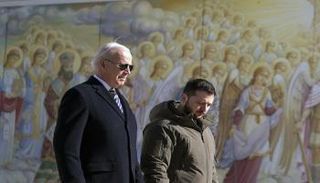 بايدن وزيلينسكي في كييف