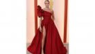 حفل الأوسكار.. كارا ديليفين تتألق بفستان أحمر