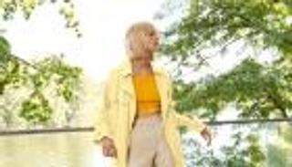 الموضة النسائية في ربيع 2023.. مانجو وموالح وتنورة قصيرة