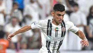 أشرف بن شرقي لاعب الجزيرة الإماراتي