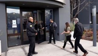 من الذي أطلق النار على بنك 